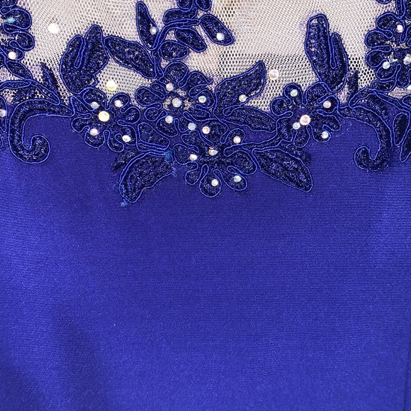 DARK BLUE LACE GOWN PADDED BRA INCLUDED AND SLIT DOWN THE BOTTOM - Picture 9 of 11